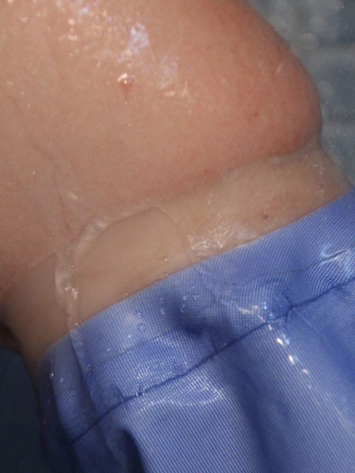 202402_logo-proof_01 TheGo.Care Logo Proof: the very elasticated lip of the Logo Proof makes it easy to put on and take off and keeps water out safely