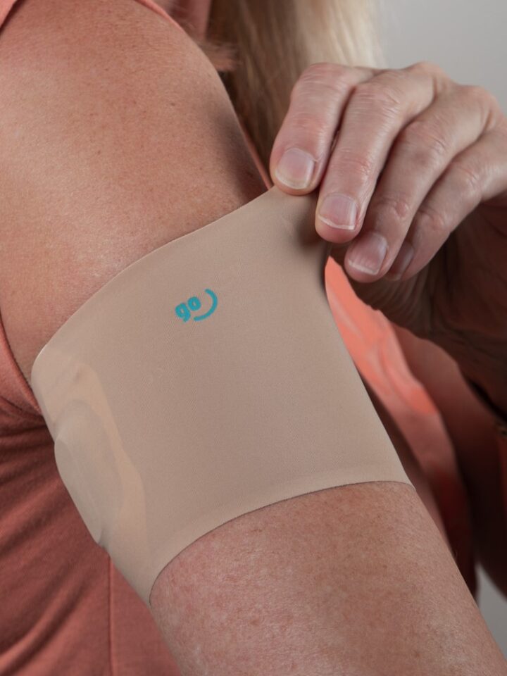 IMG_7660_Shop Diathego - cover for glucose sensors and insulin pumps in B on arm