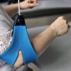 Perdelle – passive, adjustable, mechanical armrests for your ergonomic workplace to reduce the risk of Repetitive Strain Injury (RSI) and muscle tension in the back and shoulders.