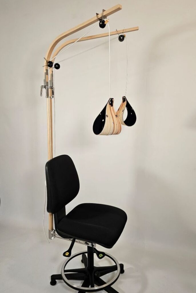 Perdelle Taya – passive, adjustable, mechanical armrests for your ergonomic workplace to reduce the risk of Repetitive Strain Injury (RSI) and muscle tension in the back and shoulders.