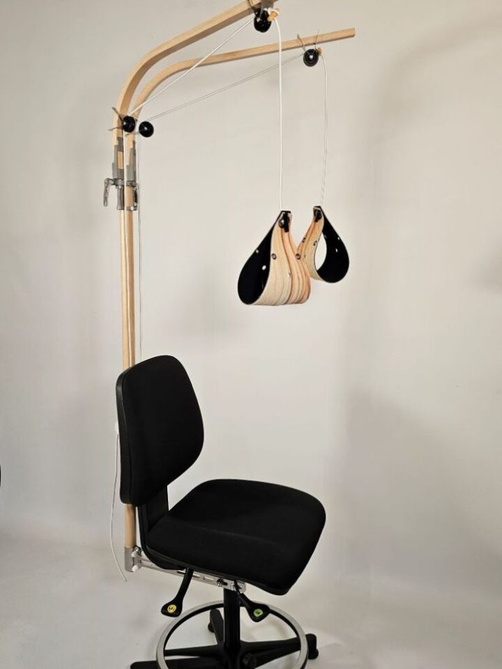 20250306_152152 Perdelle Taya – passive, adjustable, mechanical armrests for your ergonomic workplace to reduce the risk of Repetitive Strain Injury (RSI) and muscle tension in the back and shoulders.