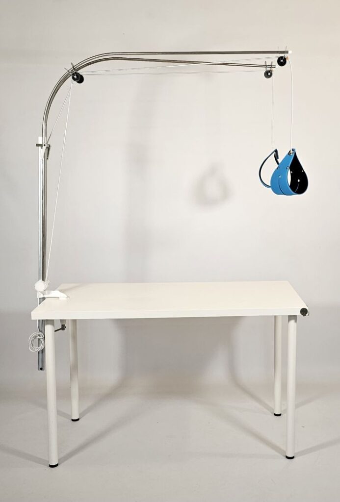 Perdelle Neo – passive, adjustable, mechanical armrests for your ergonomic workplace to reduce the risk of Repetitive Strain Injury (RSI) and muscle tension in the back and shoulders.