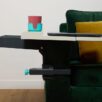 La Tablette Française - une nouvelle tablette ultra-fonctionnelle confortable pour accoudoirs de fauteuils ou canapés. Pour faciliter la vie des seniors, pour personnes en situation de handicap ou en convalescence ou pour le télétravail.